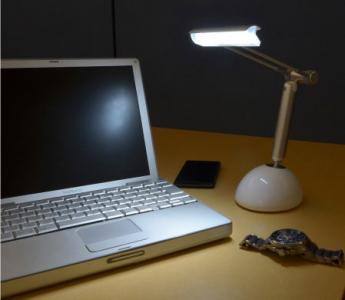 LEDライトの上にiPadが置ける2WAYスタンド