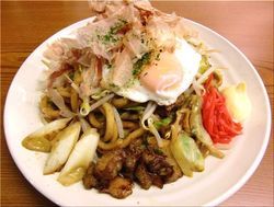 津山ホルモンうどん